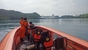 Kapal Feri KMP Amadea Kandas