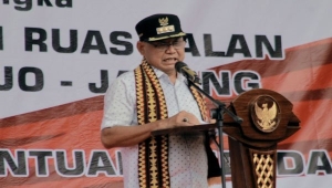 Bupati Lampung Timur Dawam Rahardjo