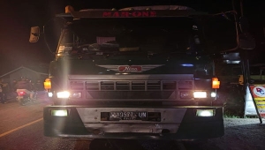 Pengendara Motor Tabrak Tronton