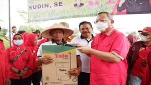 Sudin Bagikan Alsintan di Lampung Tengah