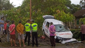 Mobil ambulans kecelakaan di Tanggamus Lampung