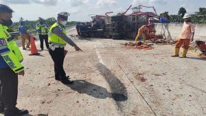 Kecelakaan truk muatan ayam di Tol Bakauheni-Terbanggi Besar, Lampung