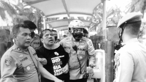 Ade Armando Babak Belur