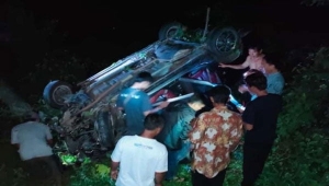 Mobil terjun ke bawah jembatan irigasi Lampung Timur