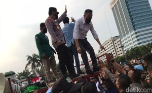 Pimpinan DPR dan Kapolri temui massa demo 11 April 2022