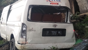 Kecelakaan kereta dan mobil travel di Bandar Lampung