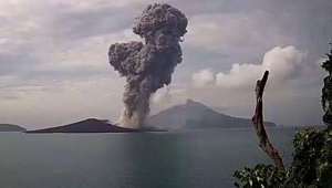 Gunung Anak Krakatau Erupsi