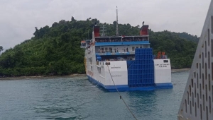 Kapal Feri KMP Batumandi rute Bakauheni-Merak Kandas