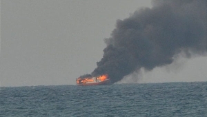Kapal Terbakar di Perairan Anyer