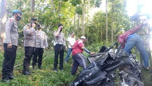 Mobil Pajero tertabrak kereta api di Tegineneng, Pesawaran, Lampung