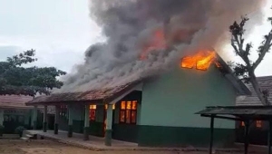 Gedung perpustakaan Sekolah Menengah Pertama (SMP) Satu Atap di Pringsewu Lampung Terbakar)