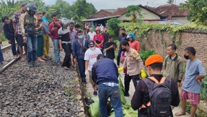 Pria tertabrak Kereta Api (KA) Babaranjang di Bandar Lampung