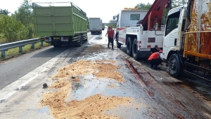 Truk tabrak truk tangki di Tol Bakauheni-Terbanggi Besar Lampung