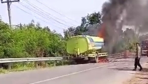 Kecelakaan truk tangki dan motor di Jalintim Mesuji Lampung