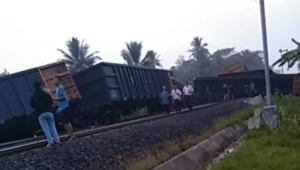 Kereta Api Babaranjang tabrakan di Lampung