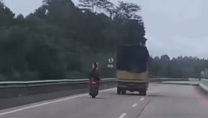 Pemotor Masuk Tol Bakauheni-Terbanggi Besar Lampung