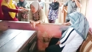 Ibu muda curi uang di Pasar Way Jepara Lampung Timur