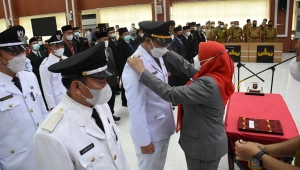 Wali Kota Bandar Lampung Eva Dwiana lantik camat dan lurah