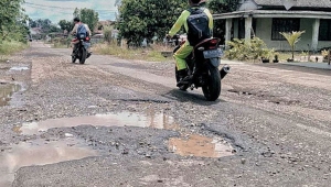 Jalan rusak di Lampung Timur