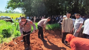 Jenazah pasutri korban dukun pengganda uang dimakamkan di Pesawaran Lampung