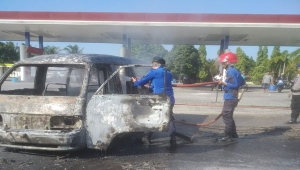 Mobil terbakar di Lampung Selatan