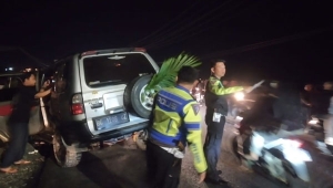 Mobil tabrak gorong-gorong di Pringsewu