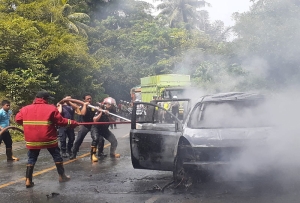Mobil terbakar di Tanggamus