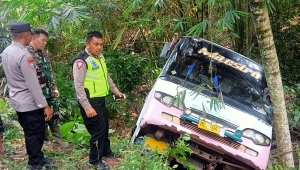Kecelakaan bus rombongan pengantin masuk jurang di Lampung Selatan