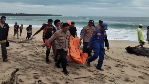 Nelayan hilang tenggelam di Pesisir Barat ditemukan meninggal dunia
