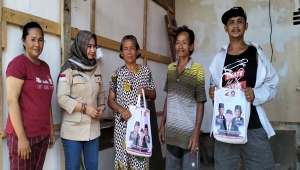 Ketua Gerindra Lampung Rahmat Mirzani Djausal bantu korban kebakaran di Bandar Lampung