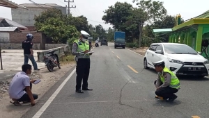 Pemotor terlindas dan terseret truk 34 meter di Tanggamus