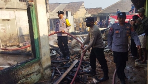 Pasar Tradisional Poncowarno, Kalirejo, Lampung Tengah, terbakar