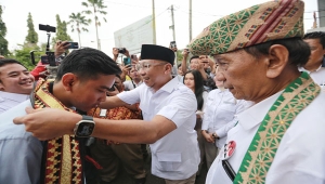 Ketua Gerindra Lampung Rahmat Mirzani Djausal Sambut Kedatangan Gibran