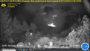 Gunung Anak Krakatau erupsi hari ini