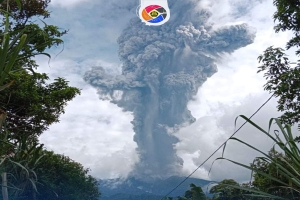 Gunung Marapi di Sumatera Barat Erupsi