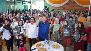 Ketua Komisi IV DPR Sudin Safari Gemarikan di Pesisir Barat Lampung