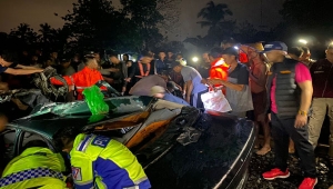 Mobil Sedan Tertabrak Kereta Api di Lampung Utara