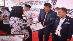 PWI Lampung terima penghargaan dari PGRI