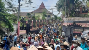 Ratusan petani di Lampung Timur geruduk kantor BPN Lampung