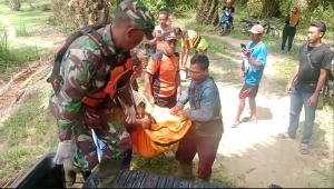 Tim SAR Gagungan evakuasi jasad korban terapung di Sungai Way Seputih Lampung Tengah
