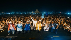 Penampakan ribuan warga padati Konser Gebyar Indonesia Maju Prabowo-Gibran di Unit 2, Tulang Bawang, Lampung, Senin (22/1/2024). (Foto: Istimewa)