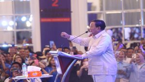Prabowo Subianto saat menyampaikan orasi politiknya di acara konsolidasi relawan di Lampung