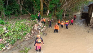 Tim SAR Sisir Aliran Sungai Cari Bocah Hanyut di Bandar Lampung