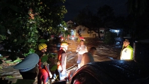 Tim SAR Gabungan evakuasi korban terdampak banjir di Bandar Lampung dan Lampung Selatan