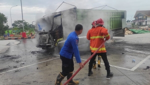 Truk Terbakar di Rest Area Tol Lampung