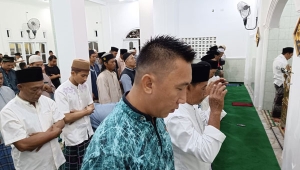 Salat Tarawih Pertama di Masjid Nurul Falah Bandar Lampung