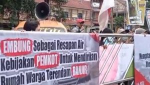 Warga demo Pemkot Bandar Lampung Soal Banjir