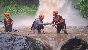 3 orang pengunjung terjebak di Air Terjun Way Lalaan Tanggamus