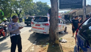 Ambulans bawa pasien tabrak motor di Pringsewu