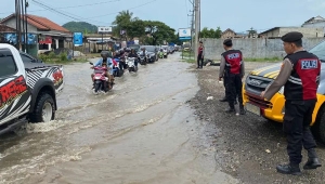 Banjir genangi ruas jalan di Pringsewu Lampung